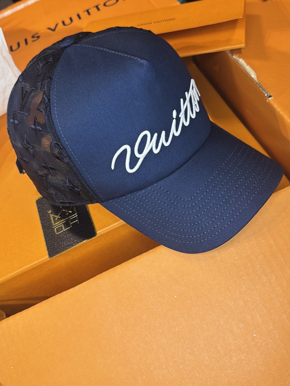 LOUIS VUITTON SIGNATURE MESH CAP